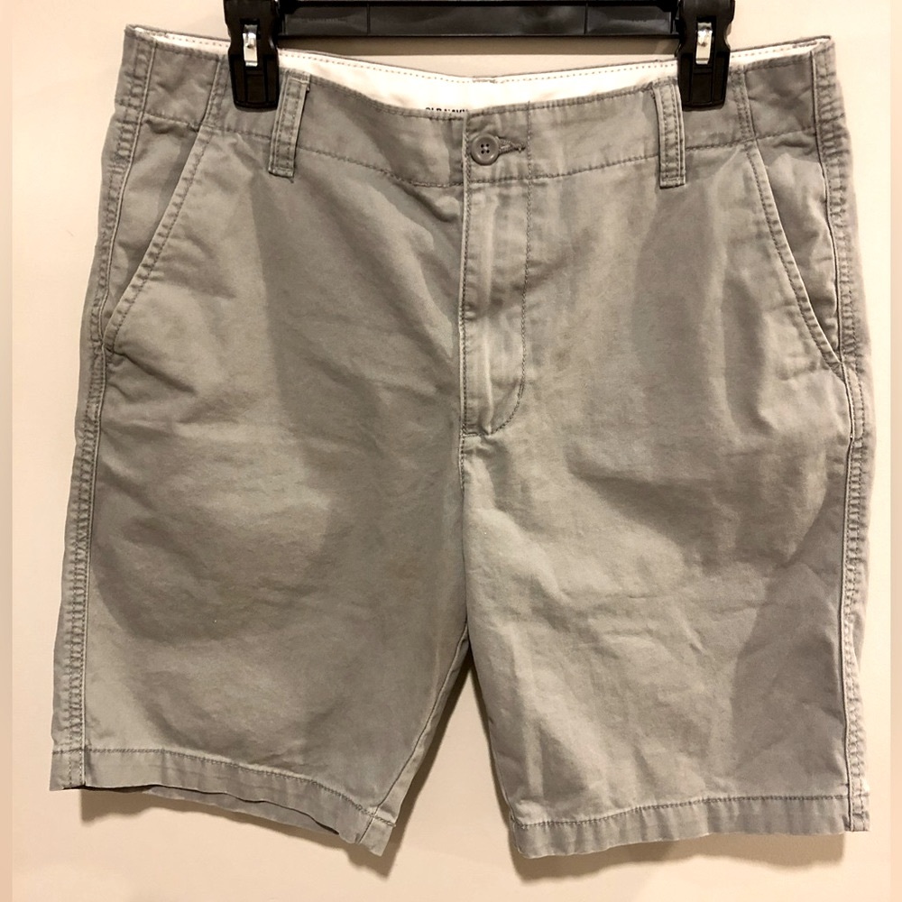 Old Navy Gray Men’s Shorts size 33.